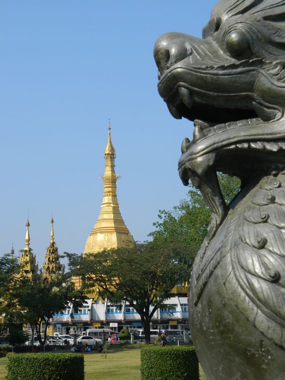 Passage quasiment obligé au cours d'un voyage au Myanmar, Yangon mérite une halte de quelques jours. Il y a la pagode Shwedagon, mais aussi l'animation dans les rues de la ville, du quartier indien au quartier chinois, en passant par le quartier mu