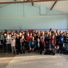 Vendredi 29 novembre nous avons présenté notre projet de Tour du monde aux 56 élèves des classes de CE2/CM1 et CM1/CM2 de l'école de La Jard en Charente-Maritime.