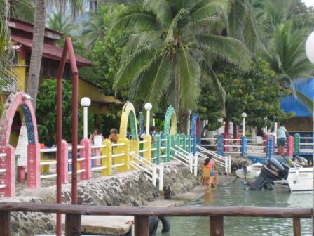 Les premi&egrave;res photos sont celles d'&icirc;les de l'archipel de Las Perlas &agrave; deux heure de bateau de Panam&aacute; City sur l'Oc&eacute;an Pacifique, Puis les photos du fort sont celle du fort de Portobelo sur la mer des cara&iuml;bes et enfin les derni&egrave;res photos sont celles d'Isla Grande, une &icirc;le pr&egrave;s de la c&ocirc;te sur la mer des cara&iuml;bes...............