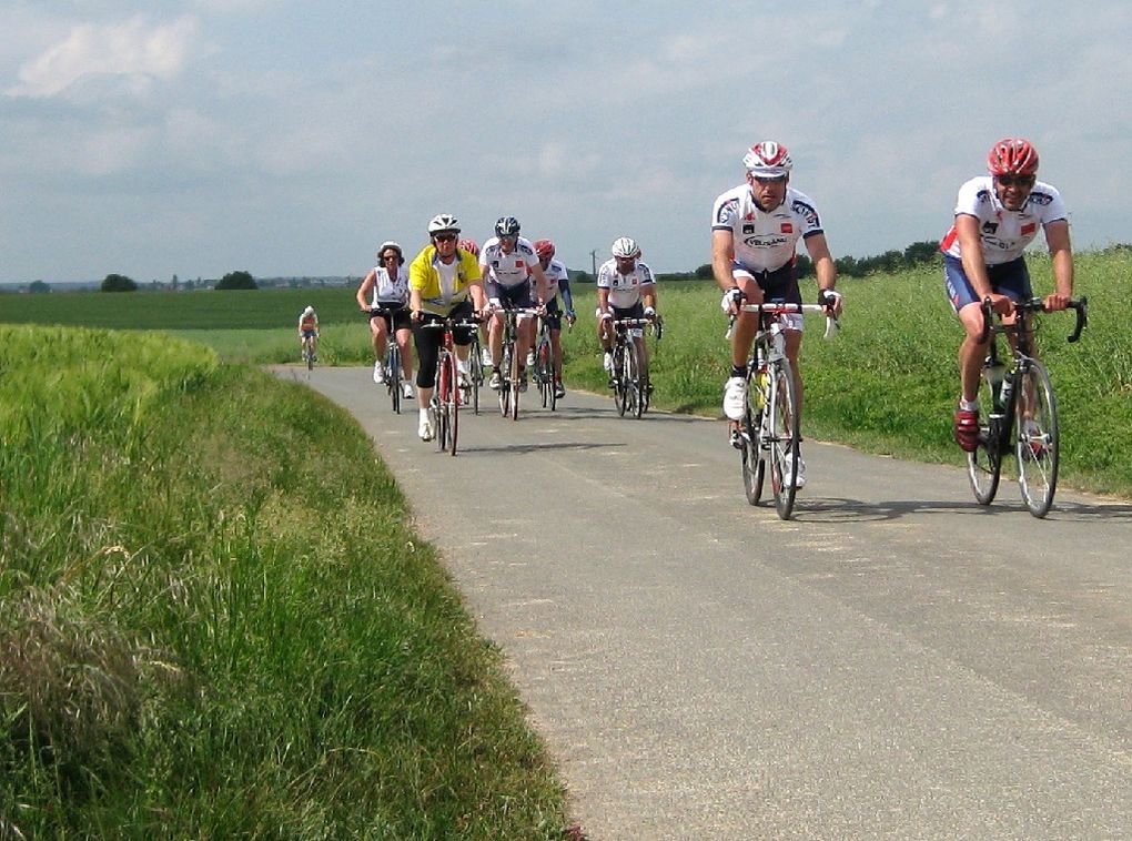 quelques photos des 14 cyclos qui participaient à ce challenge le 8 ami 2011