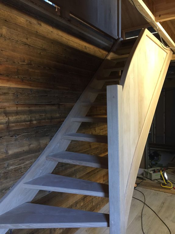 Escalier garde-corps en bois plein