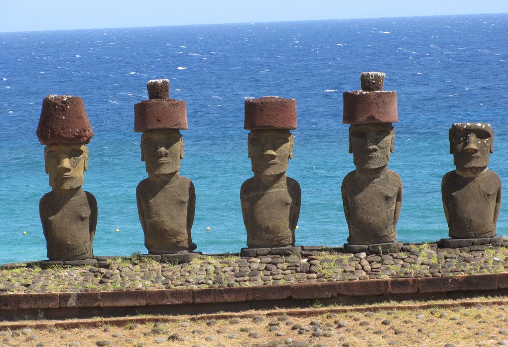 RAPA NUI : MOAÏ - AHU - PUKAO  
TAPATI : Fête annuelle durant 2 semaines entre 20 janvier et fin février