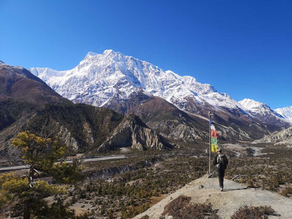 Les Annapurnas en décor de fond !