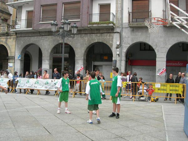 Journée du samedi 7 juin 2008. De nombreux jeunes du club sont allés participer au tournoi de street basket organisé par Azpeitia