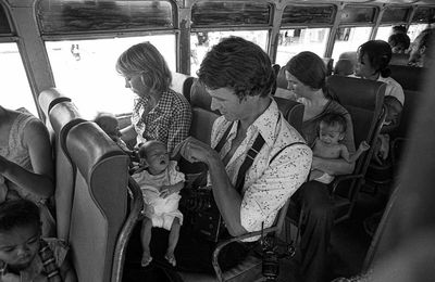 Jean-Claude Francolon. Photographe. Vietnam 1975. Evacuation des bébés d'un orphelinat...