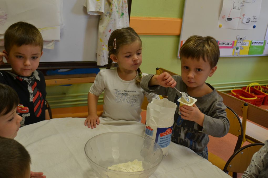 On a préparé des gâteaux au yaourt pour fêter les anniversaires des mois d'août et septembre...