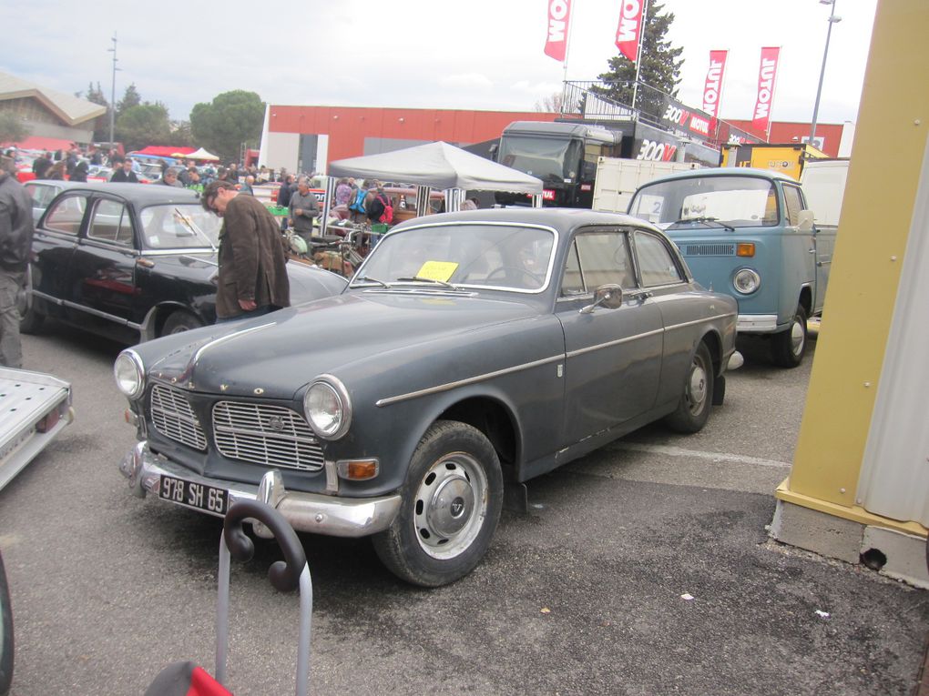 Des autos,motos,camions,tracteurs,pieces neuves et bourse bref de quoi passer quelques heures !.