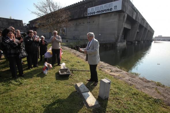 LA PREMIERE PIERRE A LA BASE SOUS-MARINE