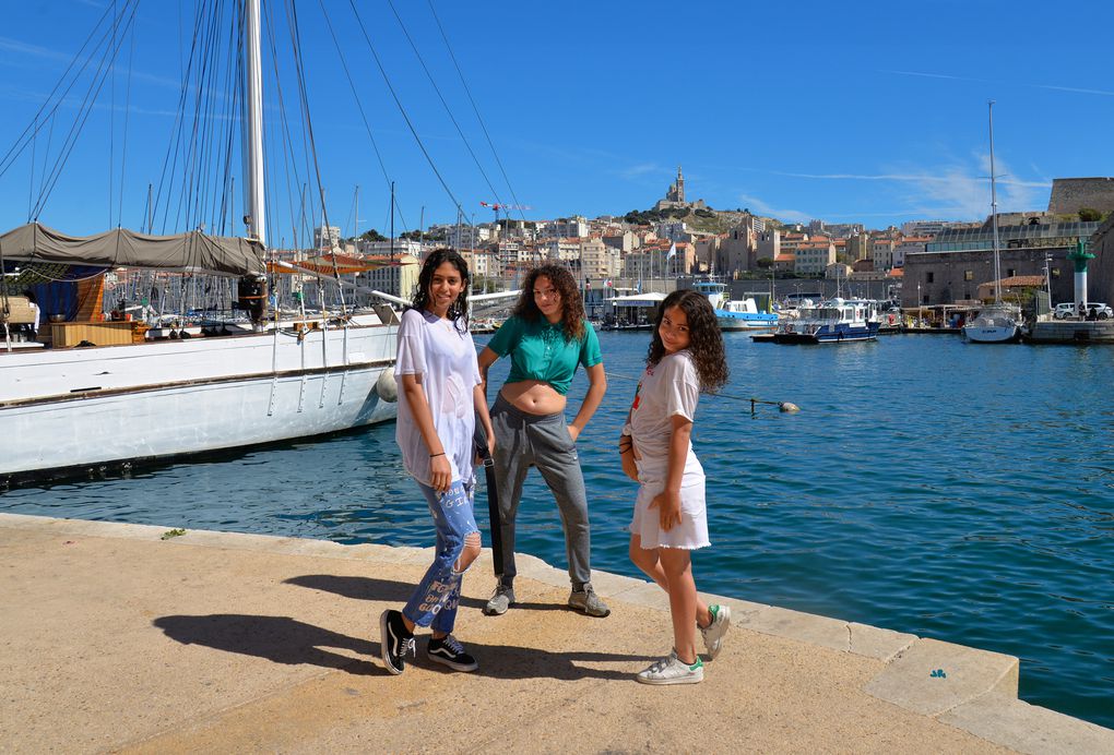 Promenade Louis Brauquier, Fort Saint Jean, Marseille : pretty ladies 😊🌞💦