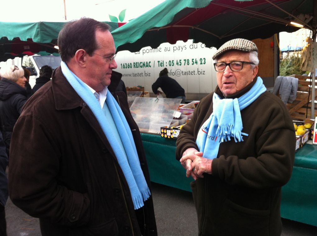 Inauguration de la permanence itinérante le 13 décembre 2013 sur le marché du champ de foire.