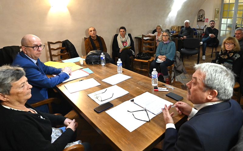 CABRIERES D’AIGUES  :  Le sénateur Lucien Stanzione en tournée dans le département