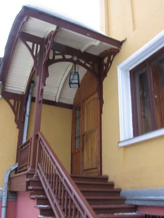 Une maison en bois en style art nouveau. Le bâtiment fait pour un des négociants de Moscou a plus de 100 ans...