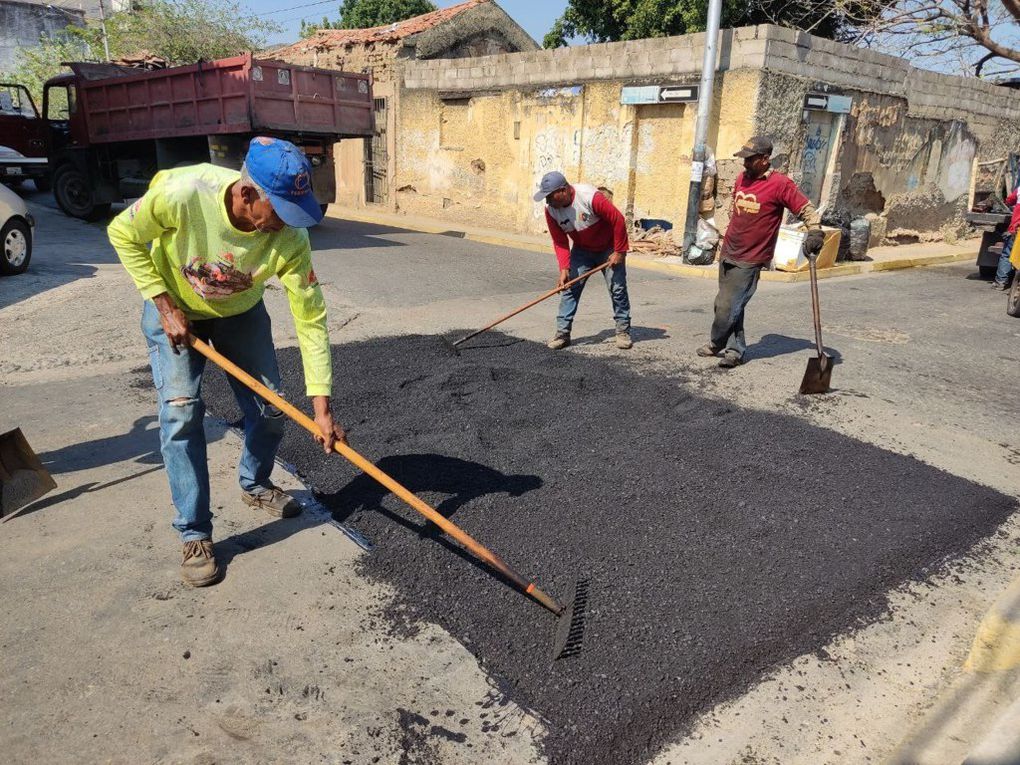“Plan de Asfaltado 2023” continúa desplegada en calles y avenidas del municipio Guacara 