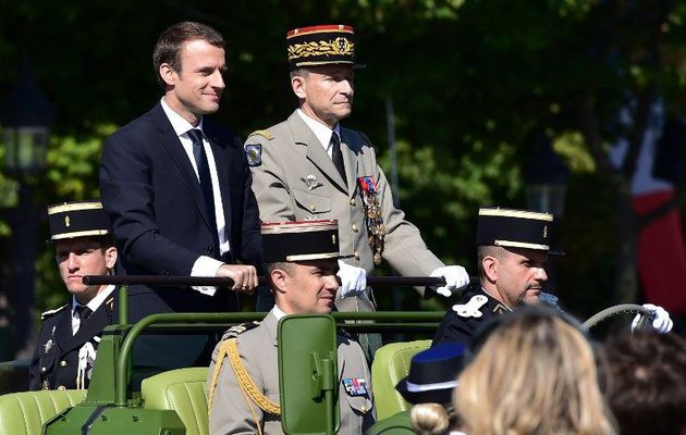 Macron ouvre la porte à un départ du général de Villiers
