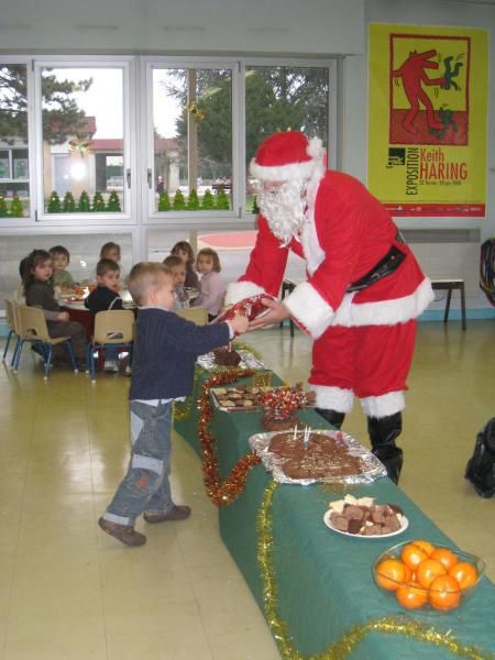 La venue du père Noël à l'école, le gouter de Noël