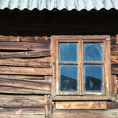 Ancienne SDF,Enora s'est battue pour empêcher la destruction de son chalet de 18 M2