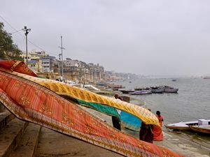 J'ai adoré cette série, ces draps qui symbolisent la langueur et les couleurs des ghats