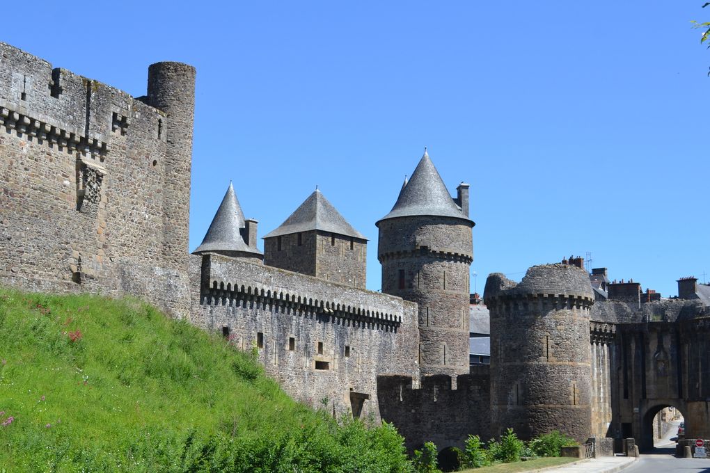 FOUGERES ET SA FORTERESSE MEDIEVALE