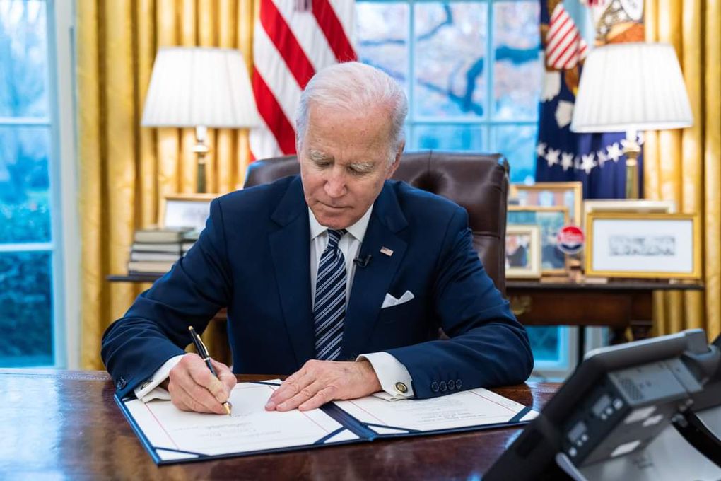 El presidente Biden Agradece y Saluda a Cristina y Concede un Descuento de el 000..11865489 % de la Deuda a valor histórico  o sea a el Momento de Ser Contraída Cuando no tenía ni Intereses ni punitorios ni Atrasos en los Revaluos !! y con un Interés del 1.9 % + el  valor Inflacionario Anual de 50.9% 