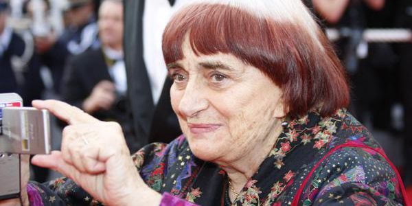 AGNES VARDA ROULERA EN CAROSSE A CANNES