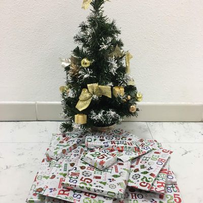 Les récompenses pour les cartes d'halloween sont prêtes et vous attendent en dessous de notre Christmas tree! Alors see you soon ;-) 