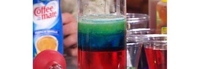 10 phénomènes amusants avec des liquides