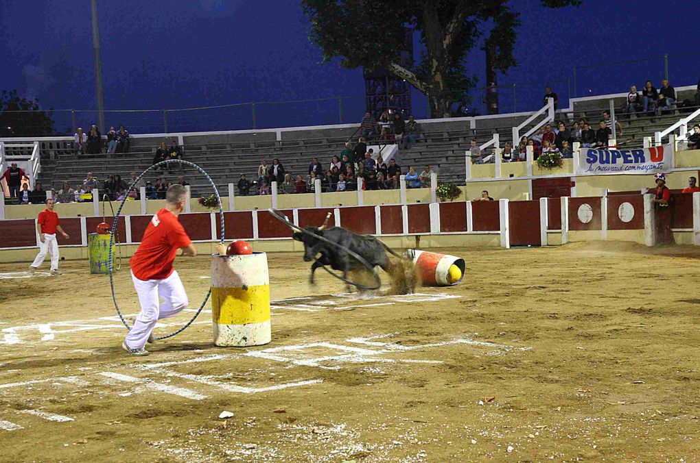 Arènes Parentis 13-08-2010
Croque-vache contre les Pompiers!!