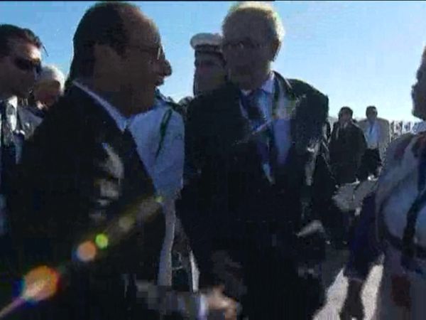 Porte-avion Charles de Gaulle : J Godfrain invité de F Hollande