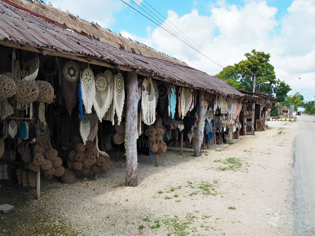 Le village de Francisco Uh May (environ 2500 habitants, vivant principalement de l'artisanat)