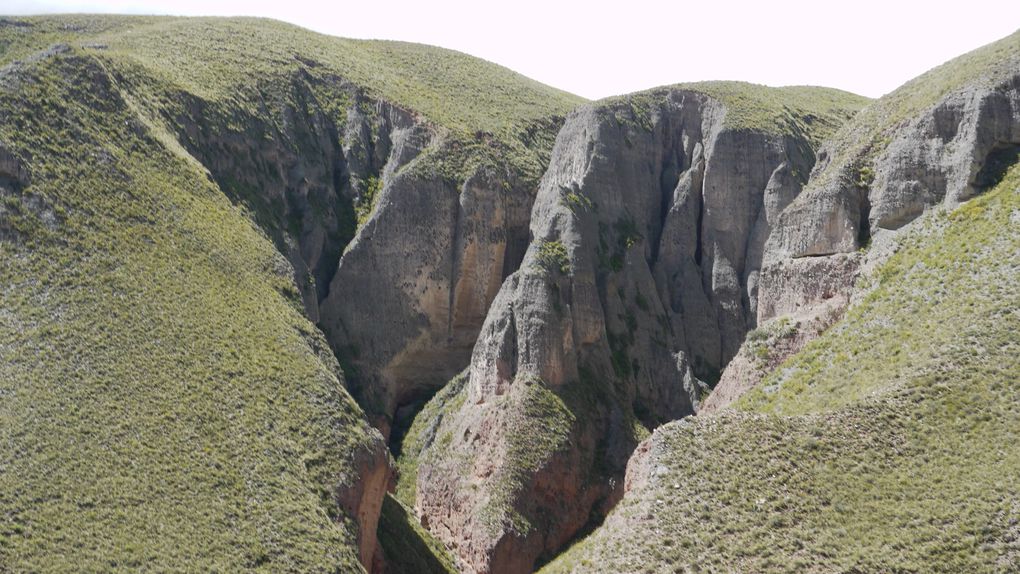 Avant de dépasser le Tropique du Capricorne, une rétropective des derniers paysages, villes, visages...  nord-argentins. La Bolivie nous attend mais rendez-vous est pris pour août prochain  ! Hasta pronto Argentina divina !