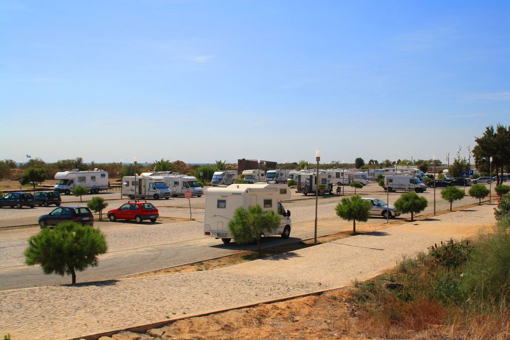 admirable villages à l'est et côte formidable à l'ouest