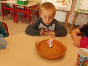 Rémy, Lucas, Camille et Inès soufflent leurs bougies!