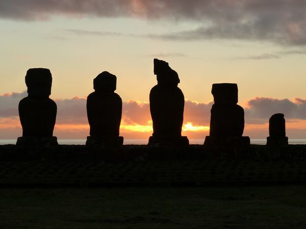 L’île de Pâques ou les statues mystérieuses !!!