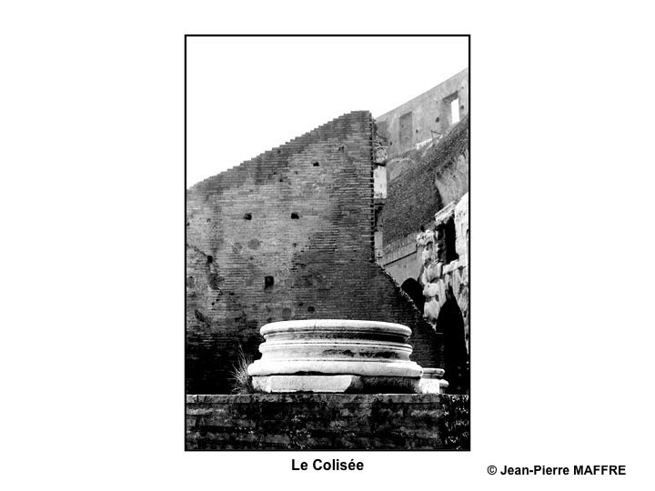 En 1979 voici le Colisée et ses environs en noir et blanc, ombres et lumières.