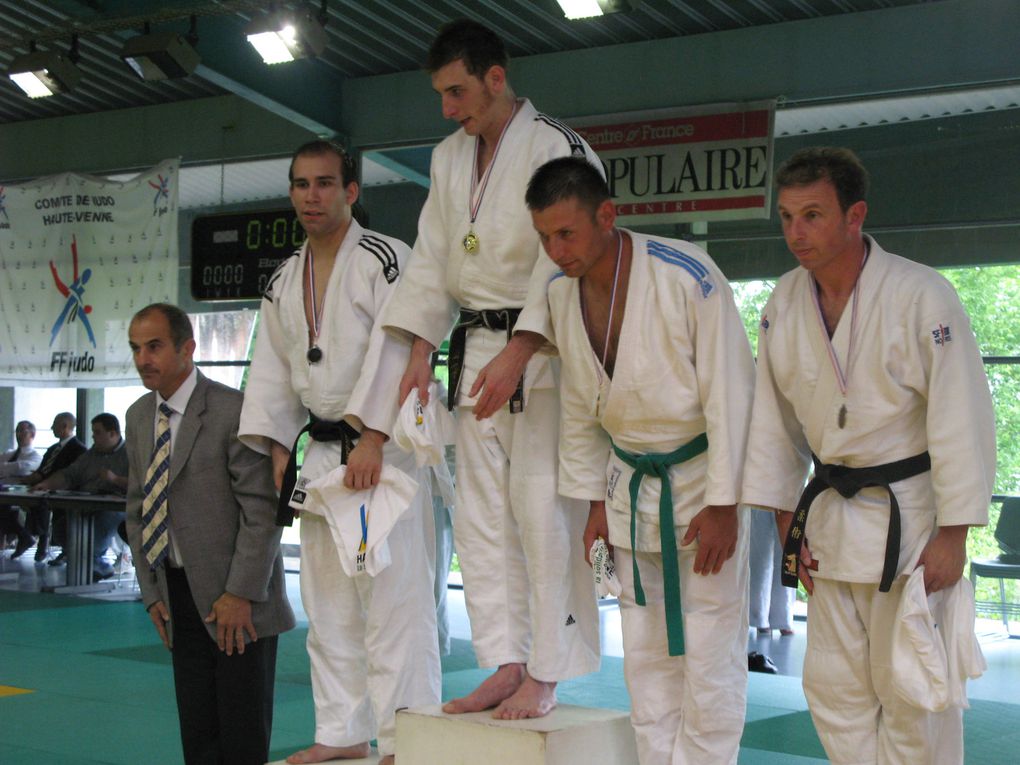 Compétition figthing jujitsu Région Limoges 2010 (le JSR bien représenté)