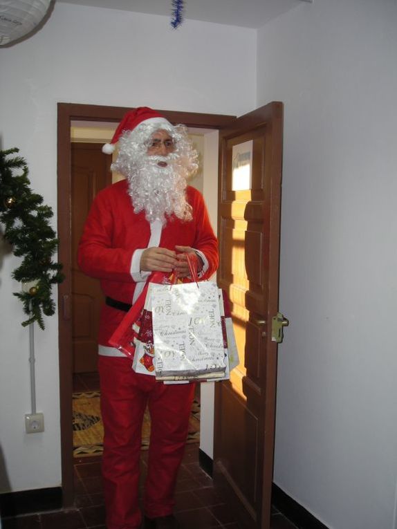 Visite du Père Noël à l'A.F.G., avec distribution de cadeaux pour les enfants !!!