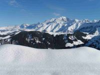 Depuis le sommet, le Mont Blanc, les Aravis jusqu'à la Pointe Percée, le col des Aravis.