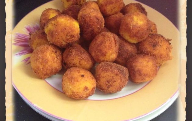 Boulettes de purée de pommes de terre fourrée au fromage fondu