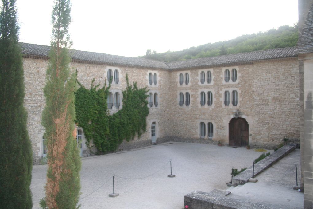 Abbaye de Sénanque  ( Notre Dame de Sénanque)