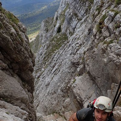 à quatre pattes dans les falaises du Playnet