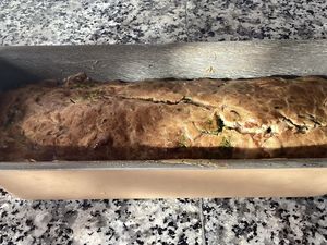 Cake aux épinards, au chèvre et aux amandes