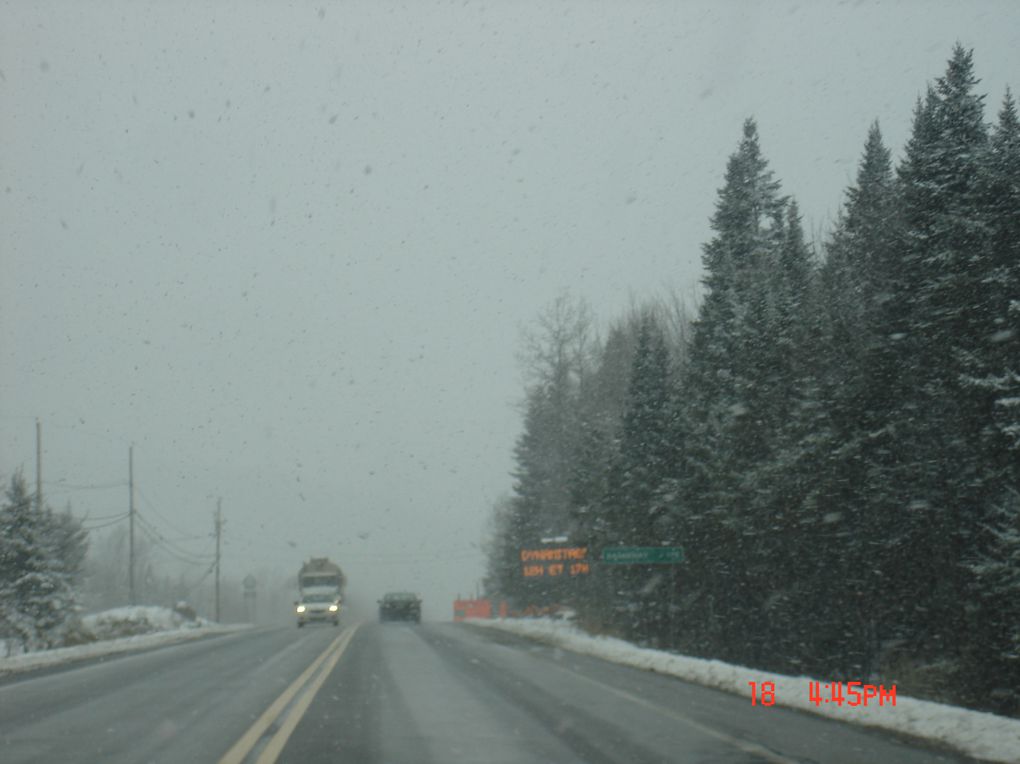 photos aléatoires de ma ville, avec des petites ou grosses bordées d'neige qui pour cette année à durer longtemps, la dernière grosse bordée du printemps ayant eu lieu à la toute fin du mois d'avril !!!