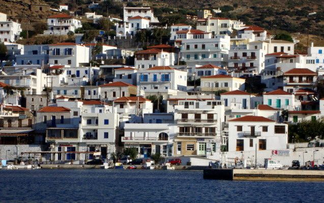 Moments seul à bord, du 25 juin au 12 juillet dans les îles ioniennes, et du 20 au 30 octobre remontée de Mykonos à Halkoutsi.