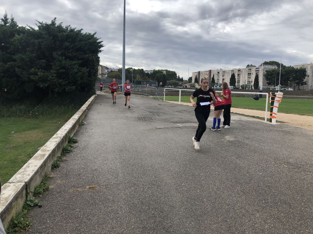 20.10.23 - CROSS SOLIDAIRE DU COLLÈGE : &quot;Nous avons déjoué la météo pour offrir à Angèle ce cadeau!&quot;