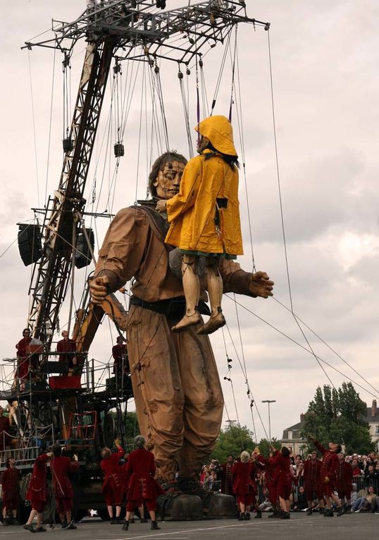 Album - Royal de Luxe Nantes 2009 Geante et Scaphandrier samedi 02