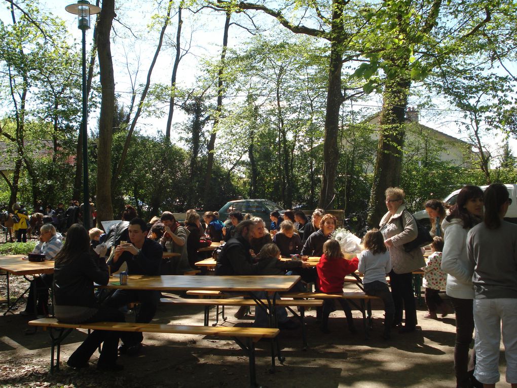 Album - Fête du muguet 2012 et son vide-grenier.