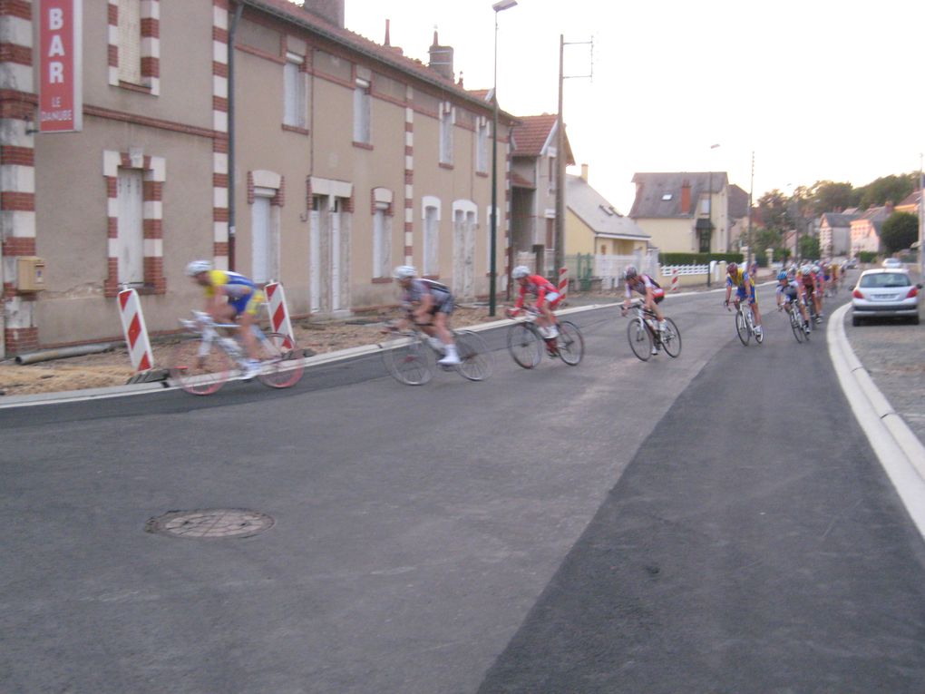 Le vendredi 2 juillet 2010 à Château du Loir, s’est déroulé le 43ème Critérium, organisé par le Coc Cyclisme.Bruno Teillet (2ème) – Kévin Brault (1er) – Baptiste Médard (3ème) et 1er junior – Wilfried Réthoré ( 1er au classement