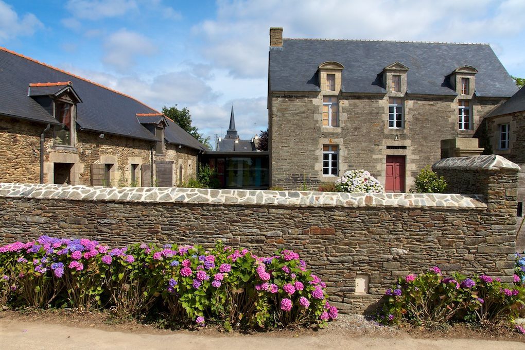 La Maison des Toiles à Saint-Thélo et l'Atelier-Musée du Tissage à Uzel retracent l'histoire de la route du lin entre Quintin et Loudéac.