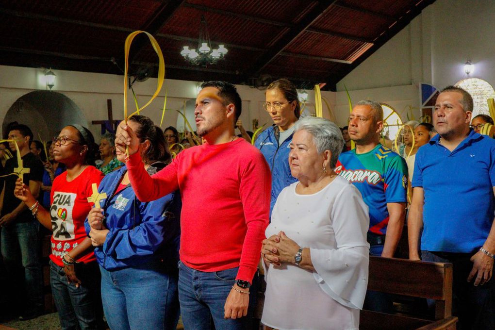Alcalde Johan Castañeda celebró junto a fieles católicos de Guacara el Domingo de Ramos