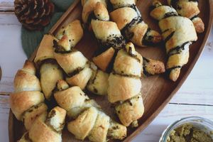 Mini croissants à la tapenade verte et noire